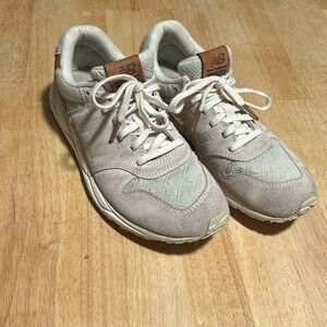 New Balance | WRT 96 beige/cream suede sneakers | WMS 8.5